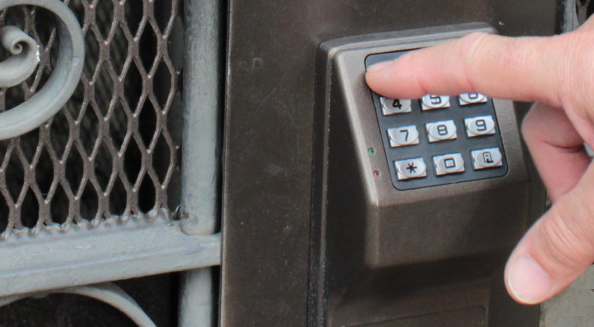 choose gate lock